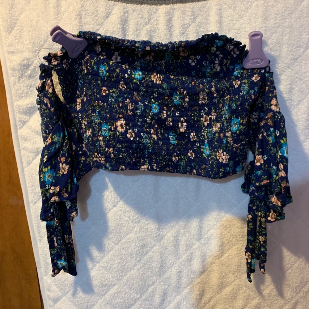 Crop top w open shoulder